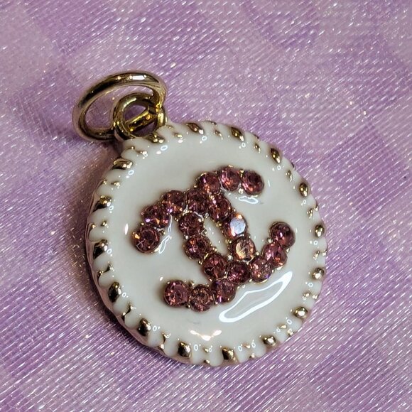 CHANEL White and Pink Pendant Necklace - Picture 1 of 4
